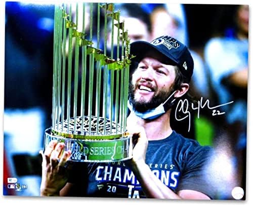 Clayton Kershaw potpisan autogramirani 16x20 fotografija Dodgers World Series Trophy H MLB - AUTOGREM MLB Photos