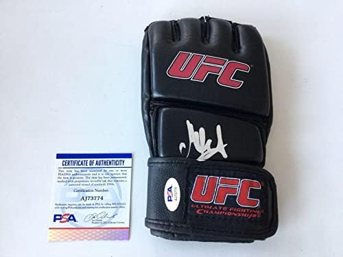 Islam Makhachev je potpisao UFC rukavice PSA DNK COA g-autographed UFC rukavice
